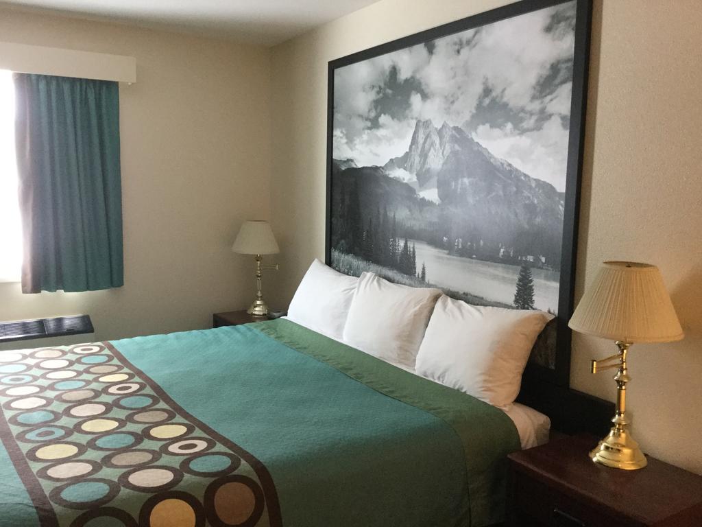 ซูเปอร์ 8 บาย วินด์แฮม มูส จอว์ แคตเชวัน Hotel ภายนอก รูปภาพ