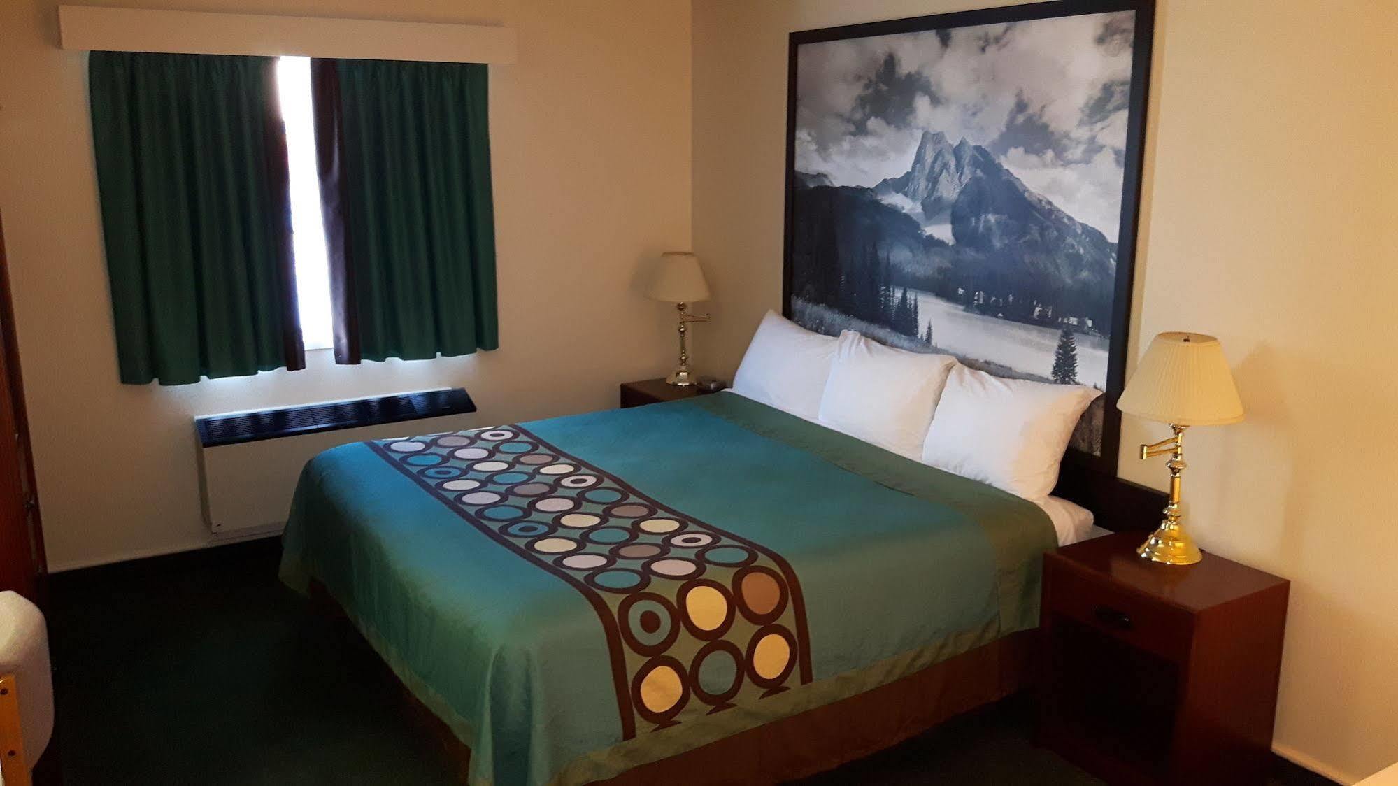 ซูเปอร์ 8 บาย วินด์แฮม มูส จอว์ แคตเชวัน Hotel ภายนอก รูปภาพ