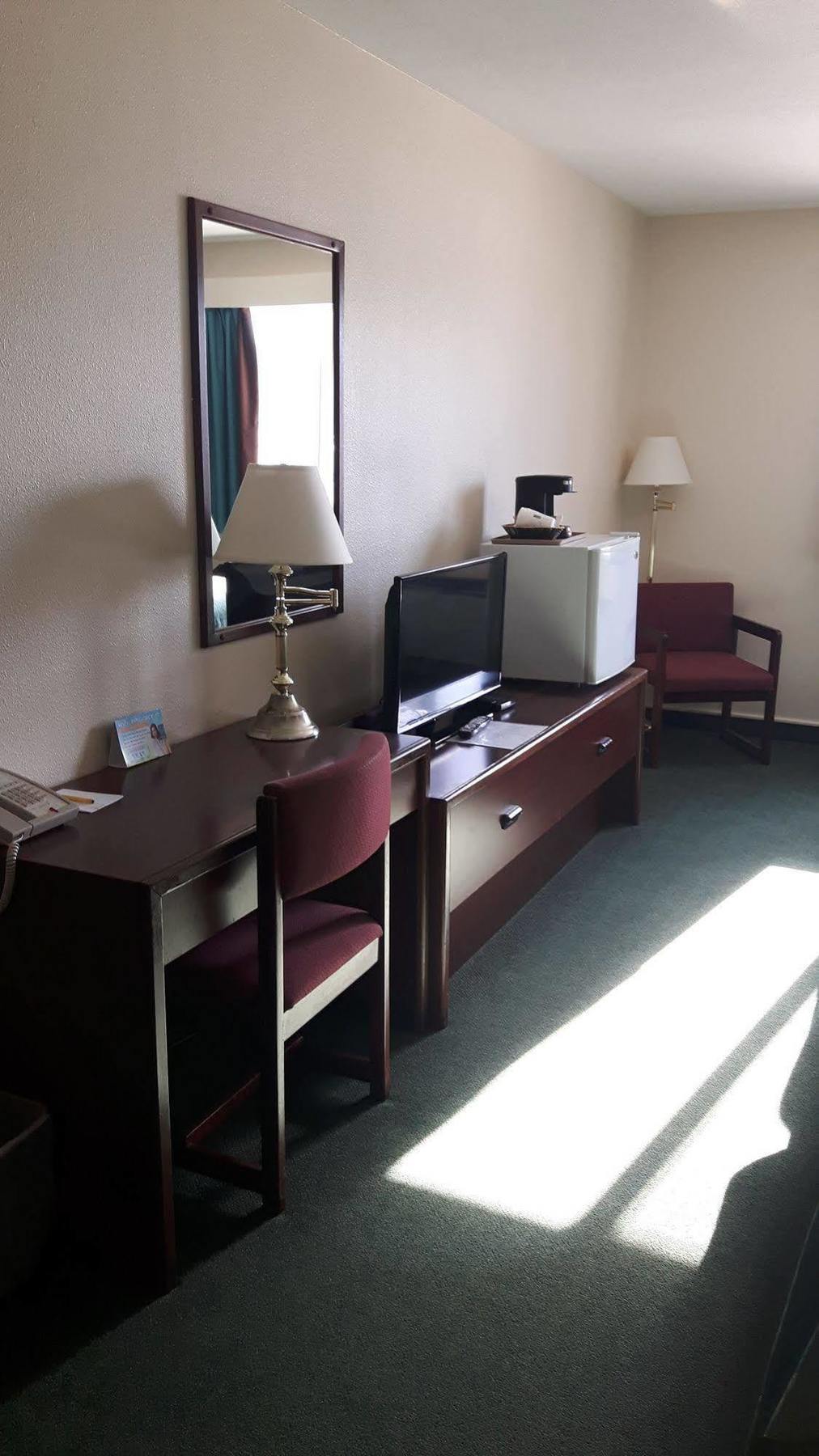 ซูเปอร์ 8 บาย วินด์แฮม มูส จอว์ แคตเชวัน Hotel ภายนอก รูปภาพ